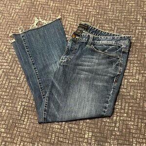 Mossimo Premium Denim Capris Fray Hem Women’s Size 14
